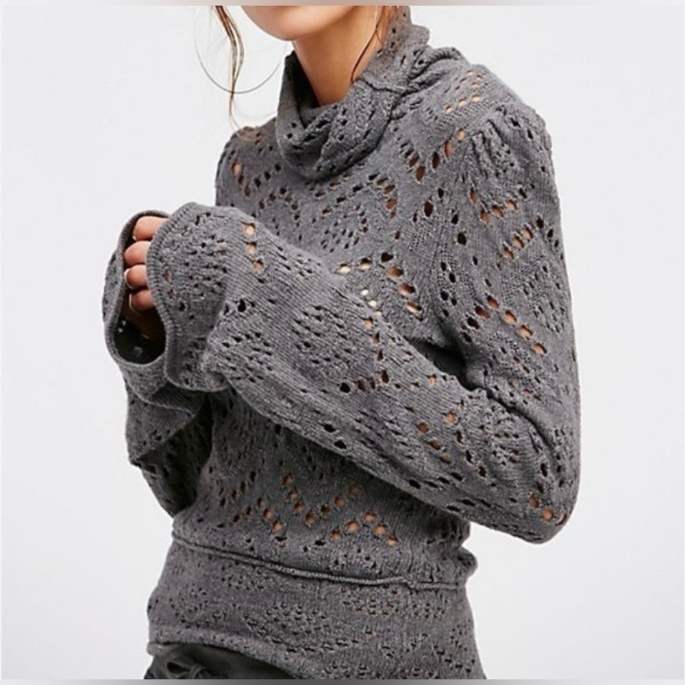 NWOT FREE PEOPLE Shoot From The Heart Sweater, Gray